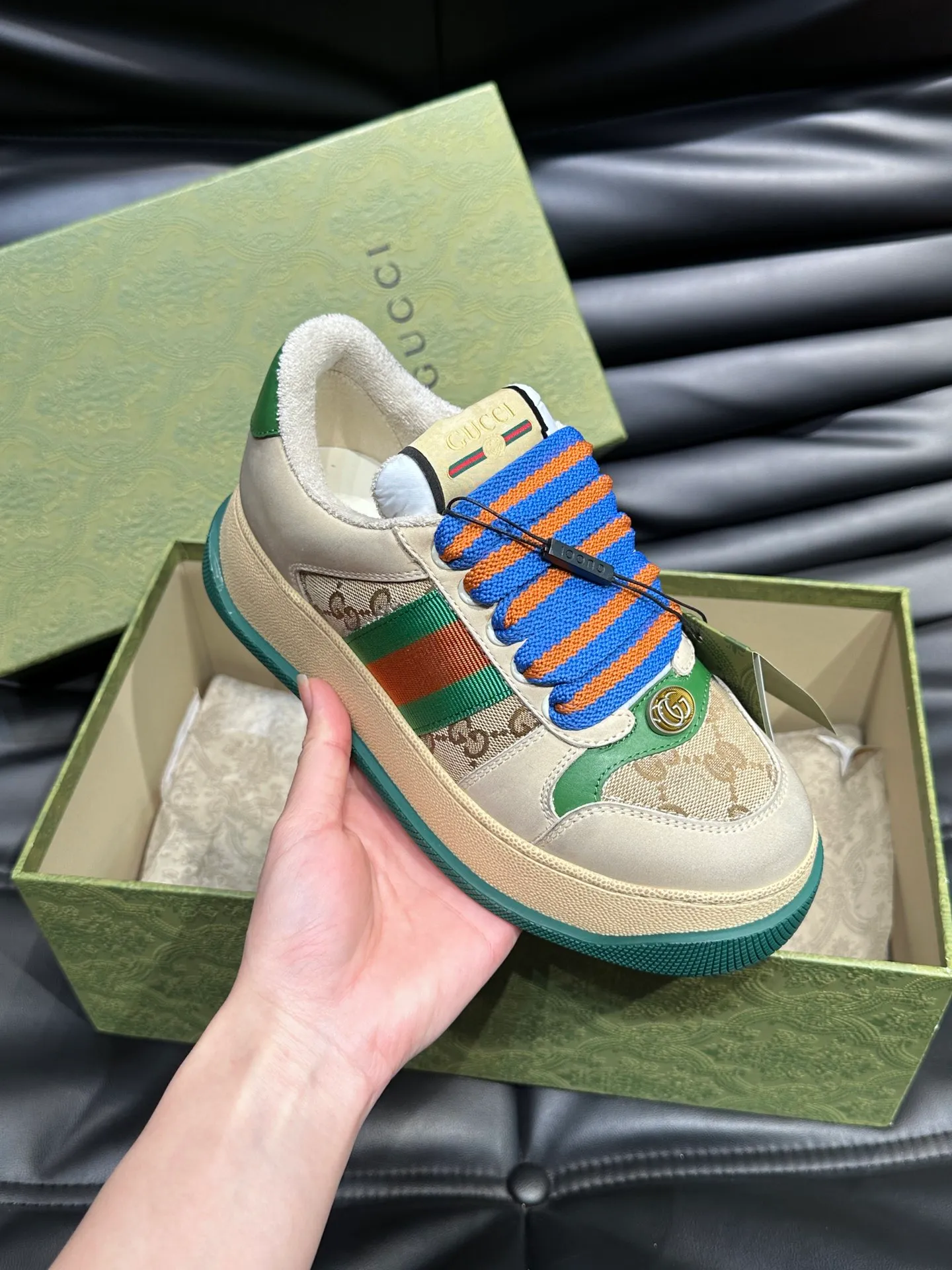 Men's men's shoes 💰p480 "GUCC*" Screener series 👫 Couple style GG thick-soled sneakers, the Screener series is inspired by the classic sneakers of the 1970s, cleverly incorporating the retro Gucci logo, two-color waterproof platform soles, and 5CM thick soles to enhance the aura, conveying the new design concept that a single product should be permanently accompanied by the passage of time, creating a retro distressed effect, decorated with metal double G oval enamel details! High-quality, versatile classic items, highly recommended. Size female 35-39, male 38-44